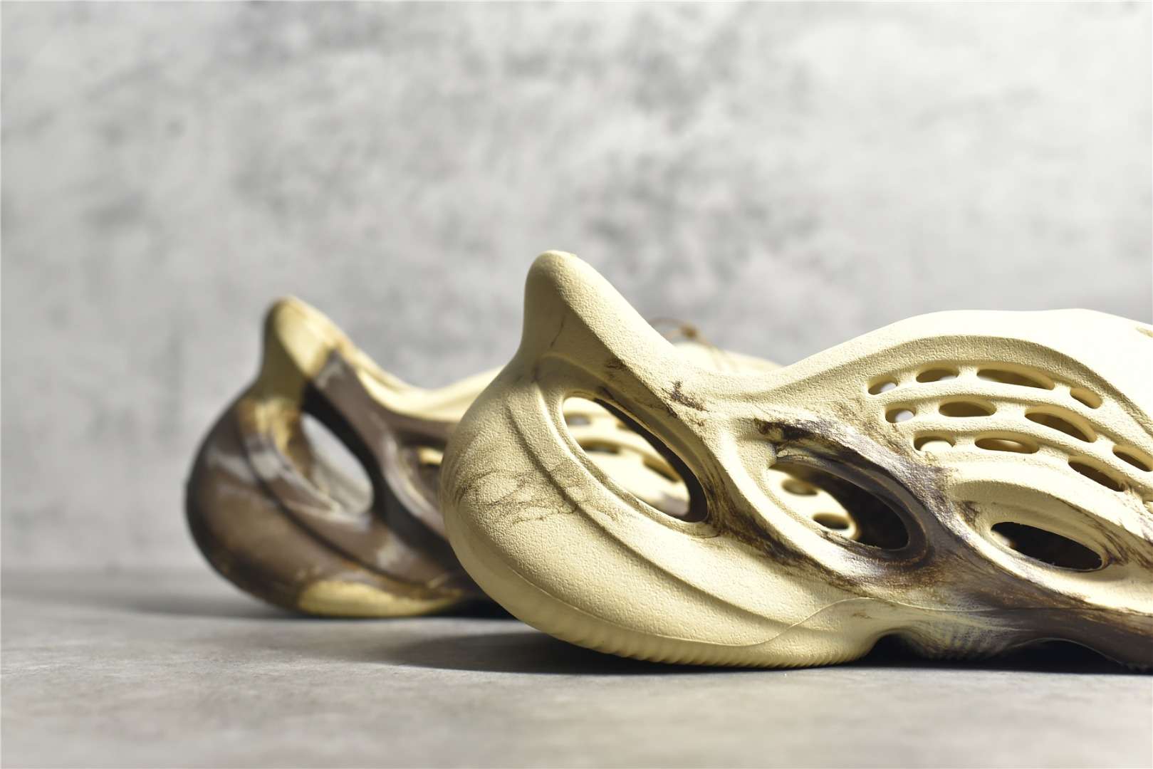 YESKICKS Yeezy Foam Runner ‘MX Cream Clay’GX8774 - Image 10