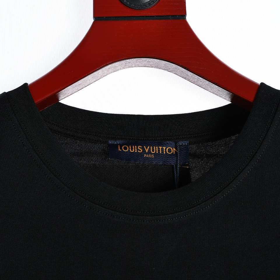 YESKICKS Louis Vuitton Fox Print Crew Neck T-Shirt For Unisex Black And White - Image 9