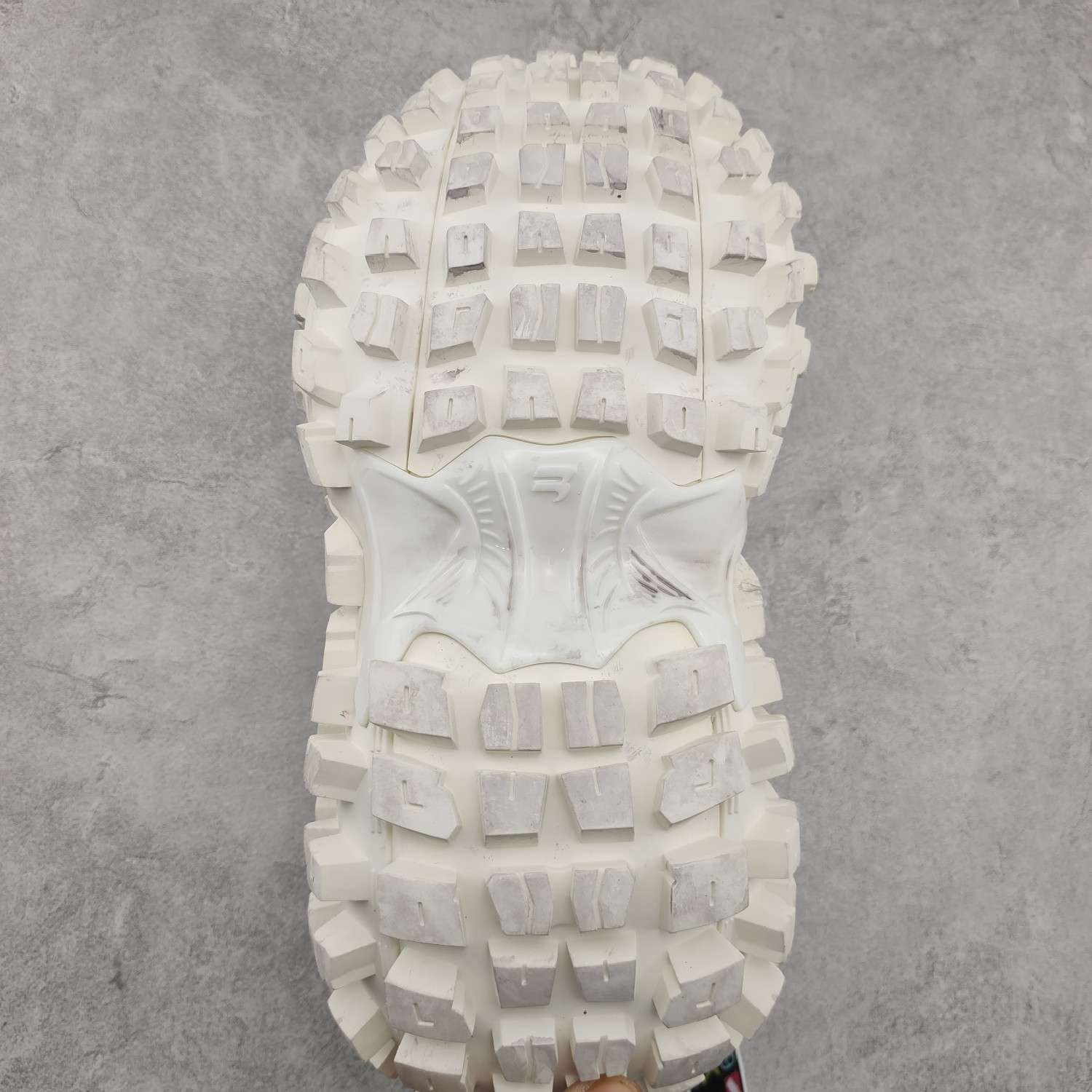 YESKICKS Balenxiaga Defender Rubber Platform Bouncer Sneaker in White Replica - Image 9