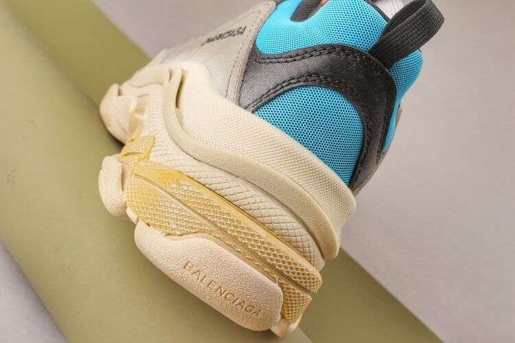 YESKICKS Balenciaga Triple S Clear Sole Sneaker Replica - Image 4