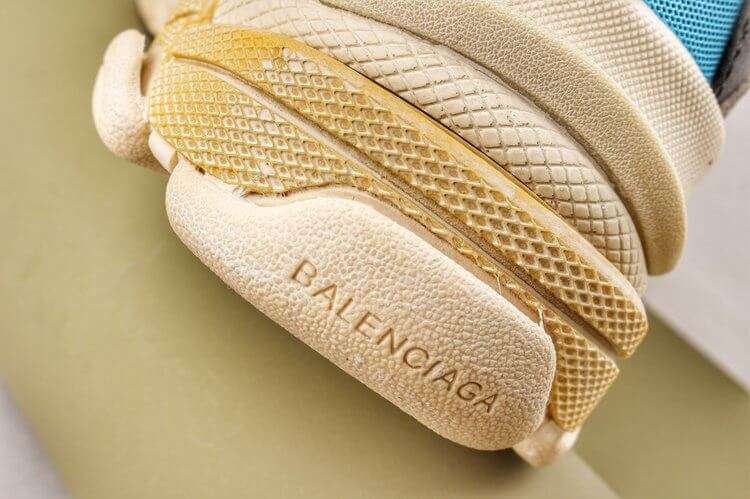 YESKICKS Balenciaga Triple S Clear Sole Sneaker Replica - Image 6