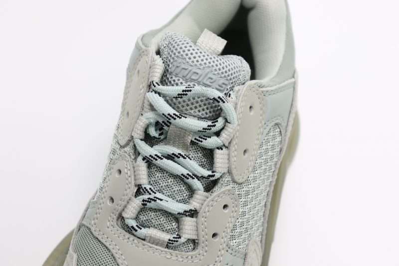 YESKICKS Balenciaga Triple S Clear Sole Sneaker Replica - Image 8