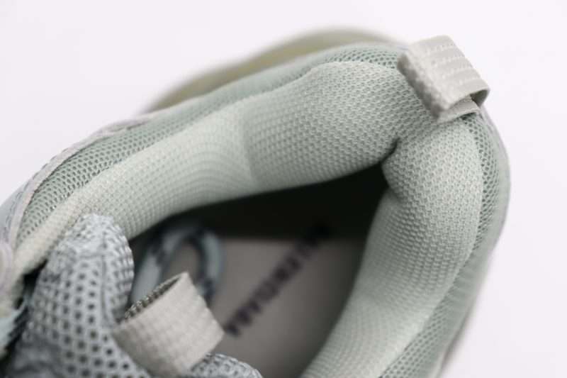 YESKICKS Balenciaga Triple S Clear Sole Sneaker Replica - Image 9