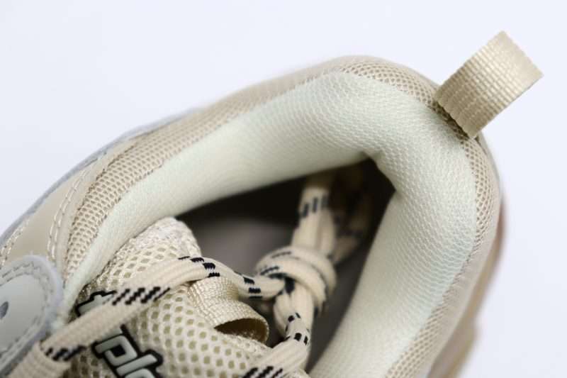 YESKICKS Balenciaga Triple S Clear Sole Sneaker Replica - Image 9