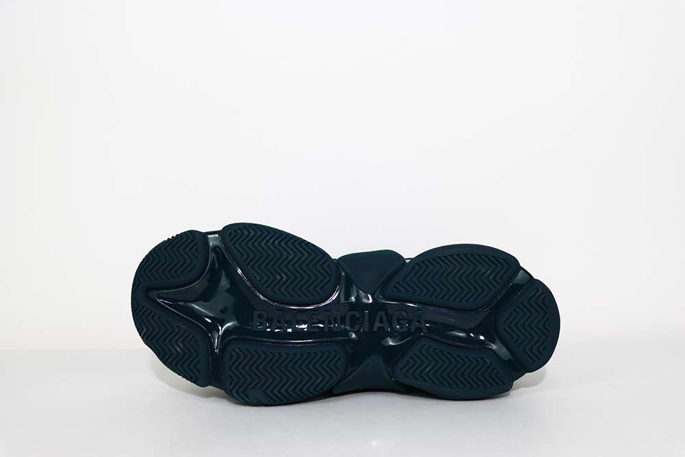 YESKICKS Balenciaga Triple S Clear Sole Sneaker Replica - Image 3