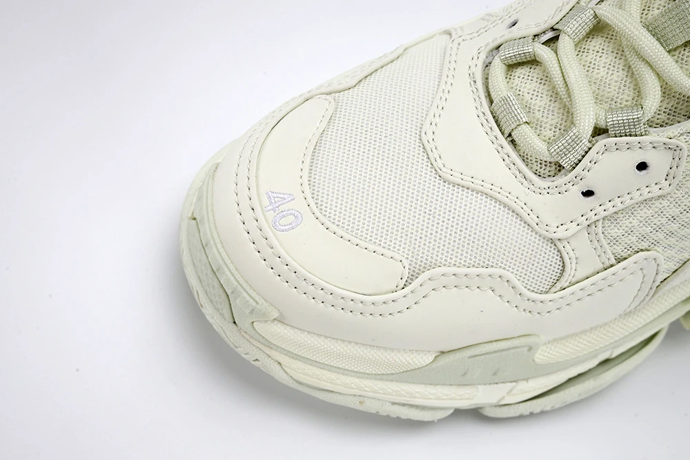 YESKICKS Balenciaga Triple S Clear Sole Sneaker Replica - Image 7