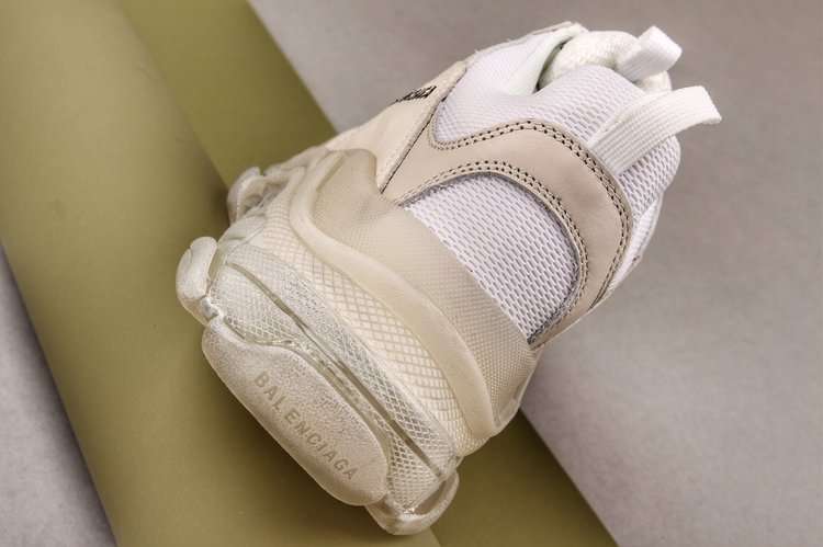 YESKICKS Balenciaga Triple S Clear Sole Sneaker Replica - Image 2