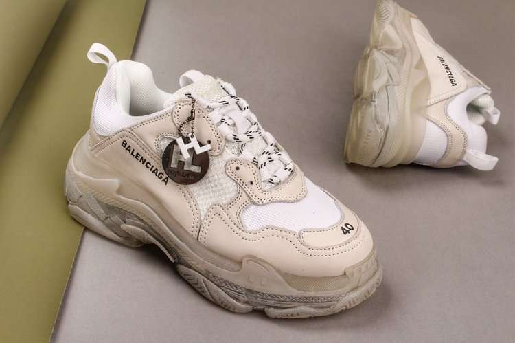 YESKICKS Balenciaga Triple S Clear Sole Sneaker Replica - Image 6