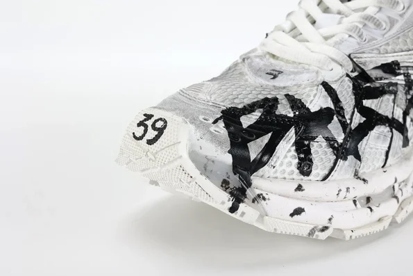 YESKICKS Balenciaga Runner Sneaker Replica - Image 5
