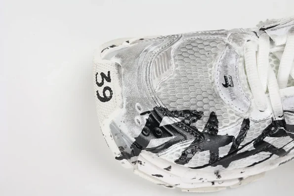 YESKICKS Balenciaga Runner Sneaker Replica - Image 7