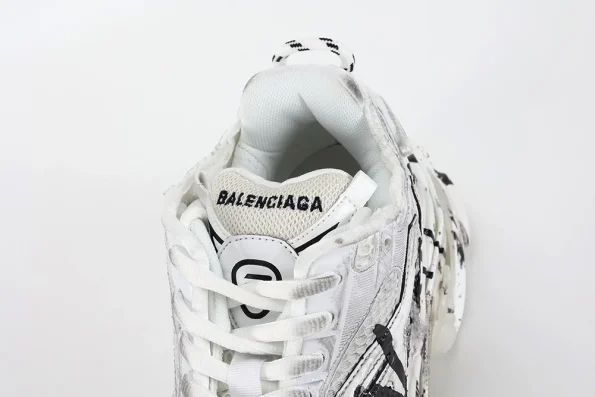 YESKICKS Balenciaga Runner Sneaker Replica - Image 8