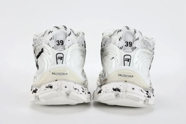 YESKICKS Balenciaga Runner Sneaker Replica - Image 9